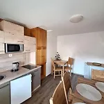 Pr' Hribar Ostanak kod kuće