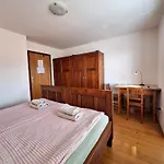 Pr' Hribar Ostanak kod kuće *