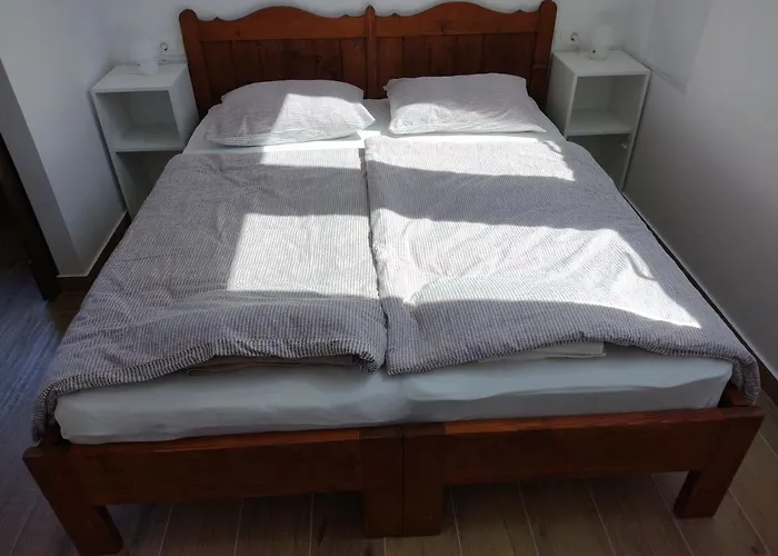 Nastanitev v družini Pr' Hribar *