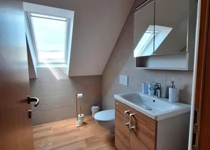 Pr' Hribar Nastanitev v družini *